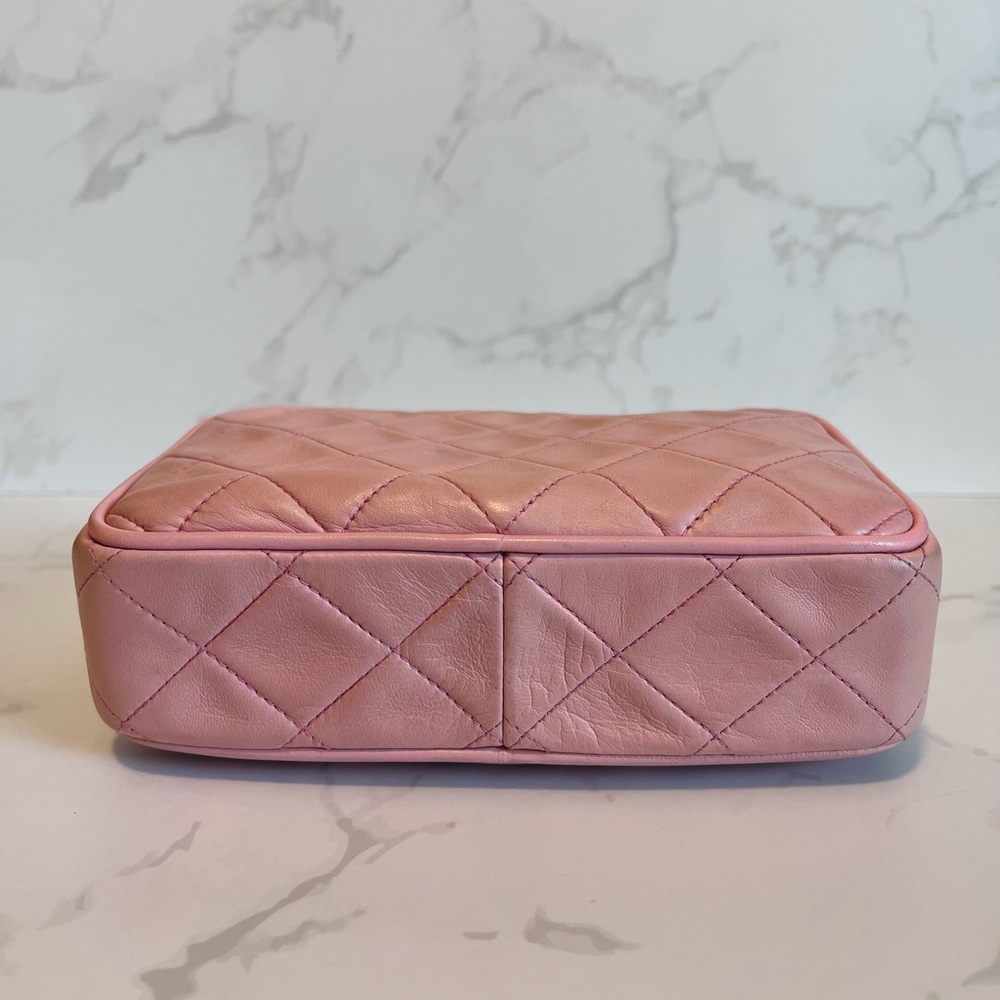 SOLD Small Vintage CHANEL Pink Lambskin Camera Bag - Picture 4 of 13